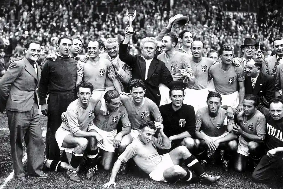 Mussolini holding up the World Cup trophy
