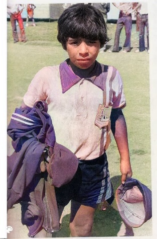 Diego Maradona in 1973 at the "Eva Perón Tournament" for the underprivileged kids of Buenos Aires : r/OldSchoolCool